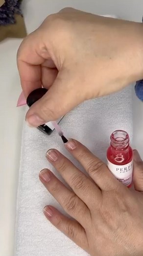 Longer, stronger, more beautiful nails is as easy as applying our keratin-rich Pink Gel Coat to nails once a week. The protein-rich formula also has a pretty pink tint to make the nail beds appear rosy and an optical brightener to make the whites whiter. Simply remove once a week with nail polish remover, and reapply. Manicure magic! Regram: @fiona.brackenbury | Perfect Formula