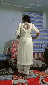 22K views · 632 reactions | Meri kurti ka ban ja button. 珞珞 | Himanshi Singh | Facebook