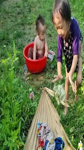 She Has to Do All the Adult Work by Herself | Heartbreaking Story #rachell #rinakent #rini #rachelr