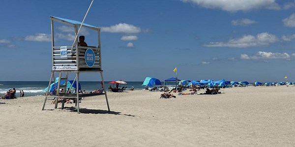 Rip current warning along the coast in Atlantic Beach