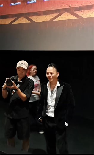 78K views · 438 reactions | Binz và sự tích "có một con chim sẻ" của anh ấy 殺 Video: Đu anh trai cùng Xuân Đan | Nhac Nay Chill Phet. | Facebook