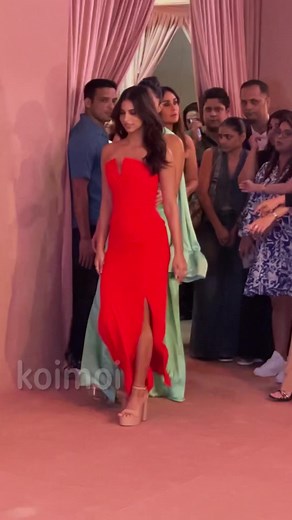 32K views · 222 reactions | Bollywood’s present and future looks quite bright with these three leading divas ❤️#kareenakapoorkhan #kiaraadvani #suhanakhan #bollywooddivas #actress | KoiMoi.com | Facebook