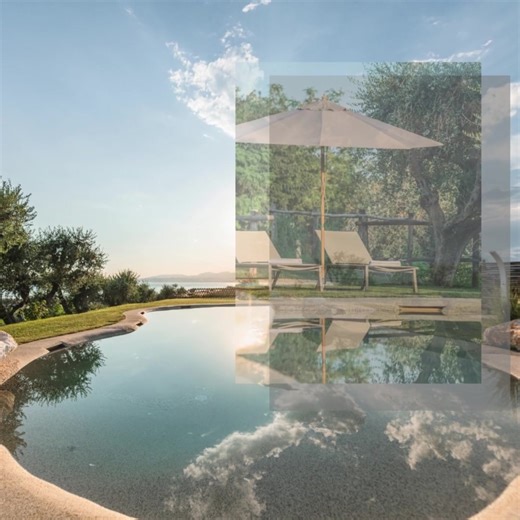 Biodesign Pool Experience 🌊 Immerso nel paesaggio collinare mediterraneo di Lazise, con un’incantevole vista sul Lago di Garda, sorge il Privilegium Relais Apartment, un suggestivo Resort dalla bellezza unica. Il silenzio della natura fa da cornice ad esperienze di relax nella piscina biodesign, attraverso il percorso botanico e le distese di ulivi. Un privilegio che aspetta solo di essere vissuto! #biodesign #biodesignpools #poolexperience #lagodigarda #lazise #veneto | Biodesign Pools