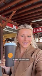 4K views | A cup of hot coffee isn't JUST a yummy, comforting, delicious beverage. It's also a hand warmer, a fatigue fighter and a great fall accessory for your pumpkin patch pics!  — Une tasse de café n'est pas seulement une boisson délicieuse, réconfortante et savoureuse. C'est aussi un moyen de se réchauffer les mains, de combattre la fatigue et un accessoire d'automne idéal pour vos photos de champs de citrouilles !  | Shell | Facebook