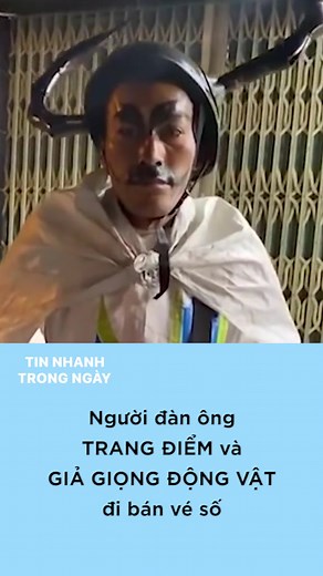 Người đàn ông 'HOÁ TRANG' kì lạ và 'GIẢ GIỌNG' động vật để bán vé số #veso #hoatrang #giagiong #nguoidanong #tin #tintuc #vtv24 #htv