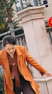 5.5K views · 68 reactions | Un hombre con las piernas abiertas se paró sobre una tapa de alcantarilla | La Super Radio Tv | Facebook