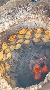 😋😋Let the steaming hot Xinjiang baked buns warm your body and heart in this cold winter!#Xinjiang #foodies | This is Xinjiang