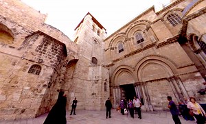 Have you ever heard the peculiar melody of the bells of the church of the Holy Sepulchre in Jerusalem? The building contains, according to traditions dating back to at least the fourth century, the two holiest sites in Christianity. It is believed to be the spot where Jesus of Nazareth was crucified, at a place known as Calvary or Golgotha. And also the place of Jesus's empty tomb, where he is said to have been buried and resurrected. If you want to travel more, and see mor historic worl landmar