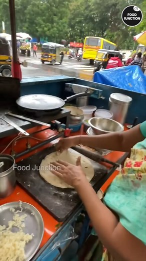 68K views · 512 reactions | Paratho ki duniya main Naya avishkar, Maggie Paratha襤 __ Pehli baar Maggie ke sath experiment safal勞勞 #delhistreetfood #yummy #trend #explore #streetfood #food #viral #Indianfood | Food Junction | Facebook