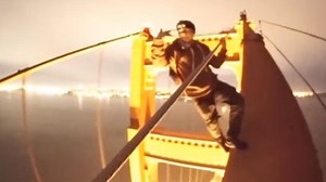 Video: Breathtaking stunt by teens climbing Golden Gate Bridge without safety gear | Video: Breathtaking stunt by teens climbing Golden Gate Bridge without safety gear