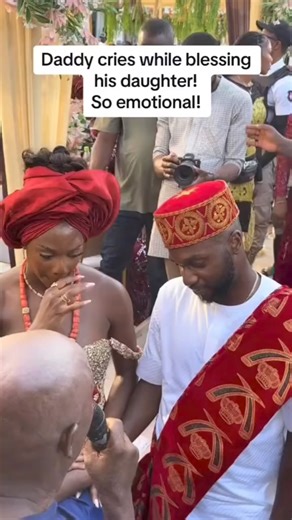 Dad cries as he gives his daughter away on her traditional wedding day. 💟 | Pamela