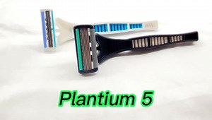 5 Disposable razor Men Shaver Plastic and Rubber Handle with Pivoting Head