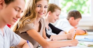 Co to jest okolicznik? Najważniejsze informacje z przykładami okoliczników