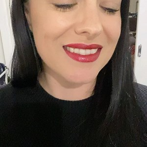 Check out this budgeproof Red lippy with our signature diamond kiss gloss! It’s called Red Ruby! 💋🤩 This duo is the perfect Christmas lippy! Order at my online store here 😍 www.senegence.com/thebeautyspot Xoxo Jacqui #redlips #redlipstick #redrubylipsense #redruby #rubylips #crueltyfreemakeup #bathroomselfies #longlastinglipcolor #redlippy #musthaveitem #christmasgiftideas #giftideasforher #lipstickqueen #melbournemua #muamelbourne | The Beauty Spot