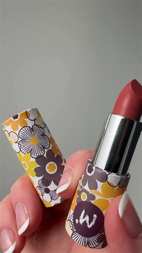 From Classic to Bold: Lipstick Shades That Flatter and Give Back! | Colortheworld