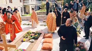 Muntele Athos. Mereu in rugăciune. 🇬🇷🙏⛰️☀️ | Muntele ATHOS