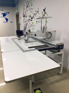 [Hot Item] Single Head Computer Embroidery Machine with Flat Clothes Cap 3D Functions 500*1200 mm