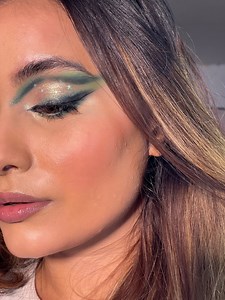 37K views · 548 reactions | We luvvv a lil pop of colour on our eyes...