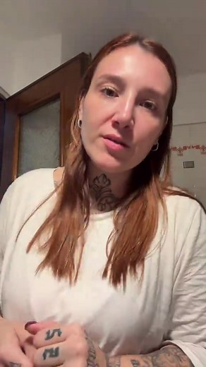 Sos Muy Buena Mujer - Lari y Su Historia