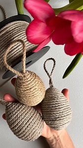 Easter decorations 🥚🧶 easy and fast hanging Easter eggs ❤️ Natural Easter decor! #easter #easterdecor #easterdecorations🐰 #eastereggs #easteregg #spring #diy #crafts #handmade #springiscoming #doityourself | Monomey Studio