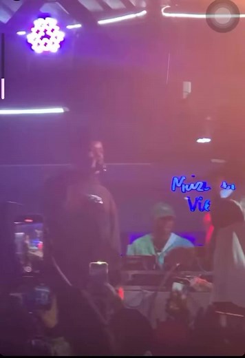 Sweet guluva greeeting fans in Swaziland 🇸🇿🇸🇿 | Mabunda Thomas