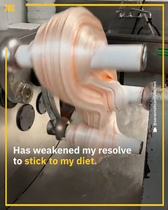 This taffy making machine is mesmerising 🤩 | JOE.co.uk