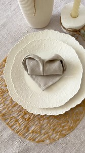 83K views · 350 reactions | Diy hot glue place mat ✨ Save for later and follow for more diy ideas  #diy #handmade #craft #reelsvideo #decoration #tutorial #table #tablesetting #tabledecor #tableware #tutorial | Peri Azizov | Facebook