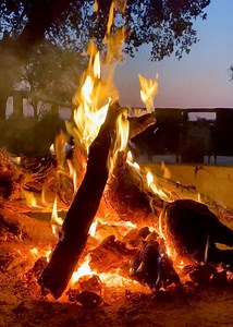 Boma fire. Coals super hot and ready for sizzling steaks on the braai. Time to sit back and reflect on another unforgettable day on safari. @senalalasafarilodge | Senalala Safari Lodge