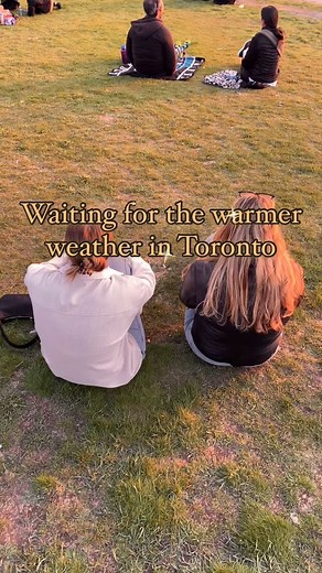 …waiting for some warmer weather and a Leafs Cup in Toronto. #toronto #canada 📍 Riverdale Pqrk East | peter_papi