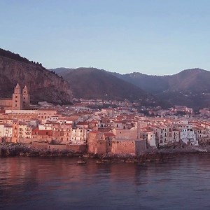 Have you ever been to the beautiful town of Cefalù in Sicily ? ☀ Fall for the charm of the Italian ‘Dolce Vita’ in our newest 5Ψ Resort: | Club Med Phuket