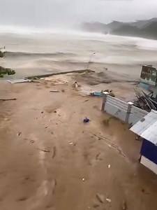 25K views · 236 reactions | WATCH: Strong waves batter the coastline of Dinapigue, Isabela on Sunday afternoon, November 9, 2025, as Super Typhoon ‘Uwan’ moved closer to Luzon. Amid the rough seas, a dog was seen being swept by the waves but fortunately managed to swim back to safety. The powerful cyclone has already made landfall in Aurora province tonight.  Princess Joeuana Ramos via PNA #MyTVCebu #MyTVNewsUpdate #UwanPH | MyTV Cebu | Facebook