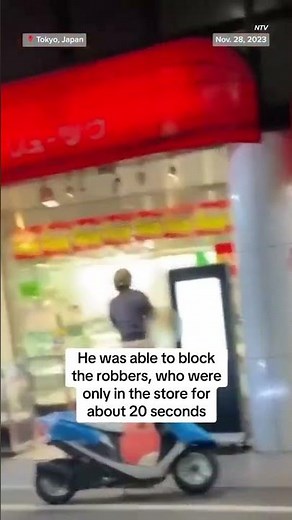 Man fights off robbers in Japan with samurai weapon