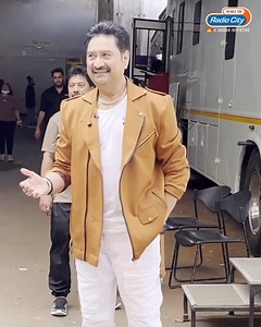 #RADIOCTIY_VIDEO #watch : Kumar Sanu was spotted at the set, gracing us with his presence and timeless tunes. #KumarSanu #kumarsanusongs #kumarsanulive #kumarsanuhitsongs #kumarsanuofficial #kumarsanuhits #bollywood #viralposts #post #trendingnow #trendingvideo #celebrities #CelebSpotted #mumbai #entertainment #entertainmentnews #radiocityentertainment #RadioCity | Radio City