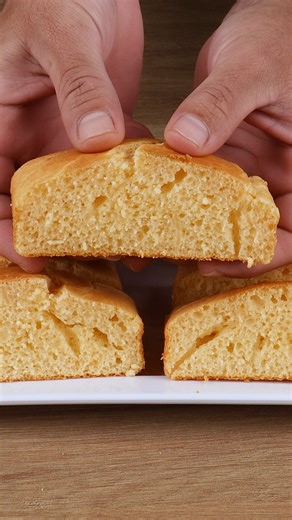 1.1K views | J’ai mélangé du tapioca, de la fécule de maïs, deux œufs et fait ce pain incroyable | Cette Recette | Facebook