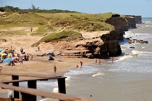 Nudismo en Argentina: la explosiva historia de la Playa Franka de Moria Casán