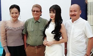 Việt Trinh hội ngộ dàn sao Người Đẹp Tây Đô sau 23 năm