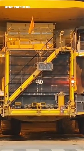 🏗️Heavy Hauling Excellence: CAT 798 AC Truck, Geared Up for Operations | Machinery Matters