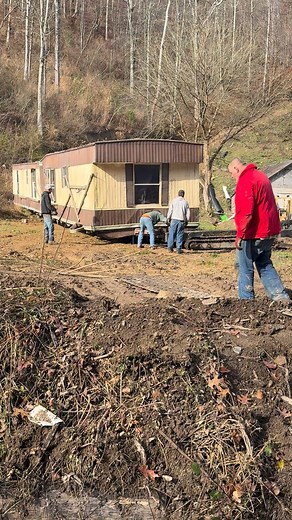 1.2M views · 3.4K reactions | The Translift gets the job done #Netflix #WeTV click that follow button help grow my channel | Combs mobile home mover’s | Facebook