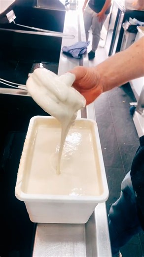 Would you try a deep-fried cheeseburger? 🍔😋 | FOODbible