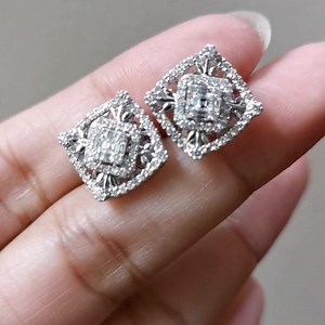 Cushion shape illusion earrings in white gold White gold 7.31 g. Diamonds 1.24 cts 63,000 B #panitadiamonds #diamondearrings #diamonds #illusiondiamonds #earrings | Panita Diamonds