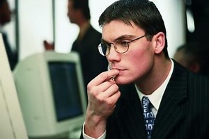 What Is the Difference Between a Preferred DNS Server & an Alternate DNS Server?