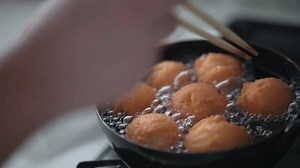 Comment faire sata andagi : vidéo de stock (100 % libre de droit) 1105278661 | Shutterstock