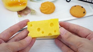 Artificial Cheese, 1:1 Scale Fake Cheese Simulation Triangle Cheese Realistic Dessert Food for Home Kitchen Bakery Shop Display Photography Props
