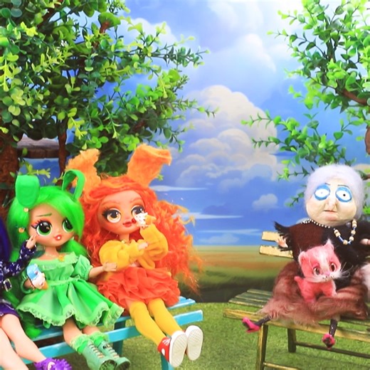 Smiling Critters in Jail! | Lalilu