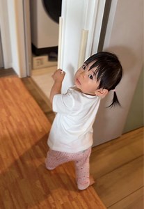1歳3ヶ月最後の日に歩きました｜よちよち歩きといないいないばぁ