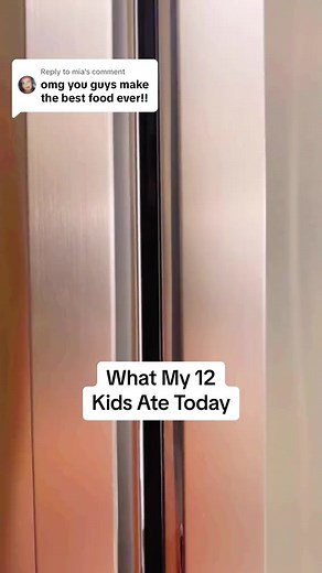 🧡What My 12 Kids Ate Today 🧡Breakfast:-Sausage, Egg & Cheese Bagel Breakfast Sandwiches-Fruit Smoothies 🧡Lunch: Sandwich-Chips-Yogurt-Applesauce -Juice 🧡Snack: Something From The Pantries 🧡Dinner:-Pizza Roll Ups on The Blackstone-Carrots & Celery-Apple Slices 🧡Dessert: S’mores 🧡Bon Appetit! (I know Harlee’s hair is a Hot Mess after swimming but her pinky-up while eating a S’more is too cute🧡) #DoughertyDozen #FamilyTime #MealIdeas #SummerVibes #WeekendVibes #TGIF #BigFamily #LargeFamily 