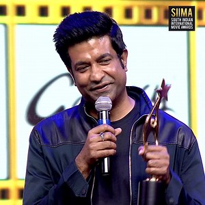 Vennela Kishore's rib-tickling counters on Murali Sharma leave Icon Star Allu Arjun in laughter. #AlluArjun #VennelaKishore #MuraliSharma #Trivikram #SIIMA2023 | SIIMA
