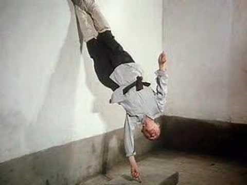 Shaolin Kung Fu- one finger stand