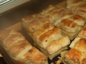 15K views · 45 reactions | Mennyei káposztás kocka, drága nagyim receptje szerint: ha így készíted, felülmúlhatatlan! A receptet a hozzászólásoknál láthatod. | Receptek Lapja | Facebook