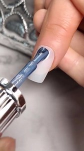 Glossy chrome nail polish #glossynails #chromenails #nailpolish | 𝙏𝙖𝙩𝙩𝙤𝙤𝙨